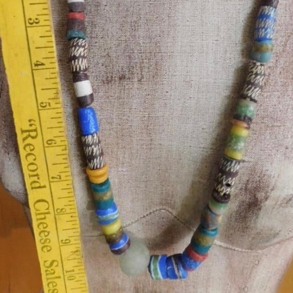 ANTIQUE AFRICAN TRADE BEADS - Picture 2 of 3